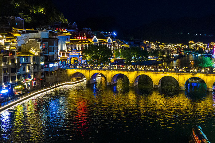 當(dāng)文旅亮化遇見科技：景區(qū)如何打造沉浸式夜游體驗？