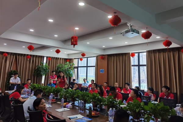荊明慧會(huì)長為華東中控鼓士氣拔業(yè)績