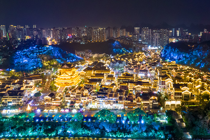 如何讓景區(qū)從"到此一游"變成"深度夜游"？亮化工程很關(guān)鍵